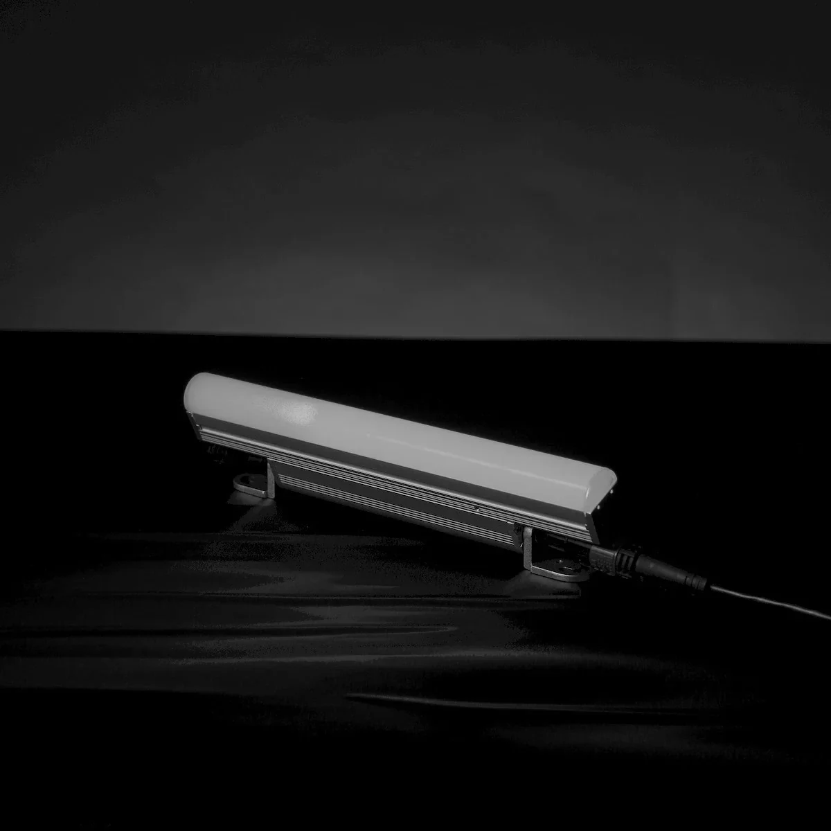 Sēnik Rio Rigid Media Bar, 1ft, RGB+3000K, 7W, 152Lm, Silver, DMX/RDM, IP66 - view 4